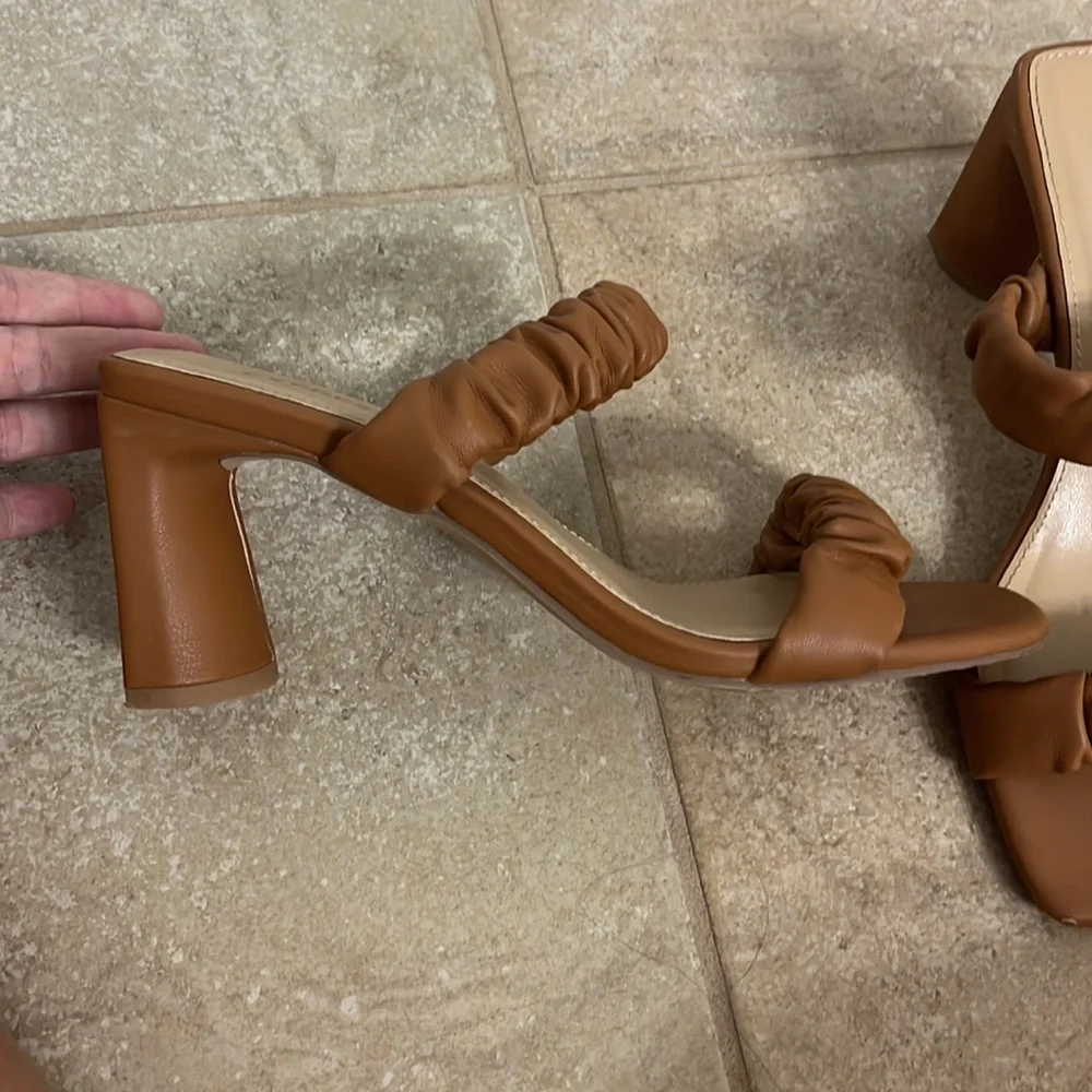 Express Heels - Picture 3 of 6